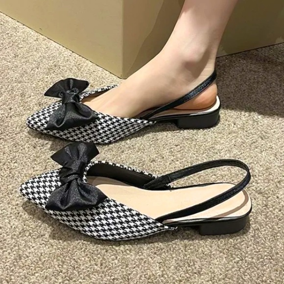 NWOT Pointed Bow Knot Low Heel Sandals in Black/White - Picture 2 of 6